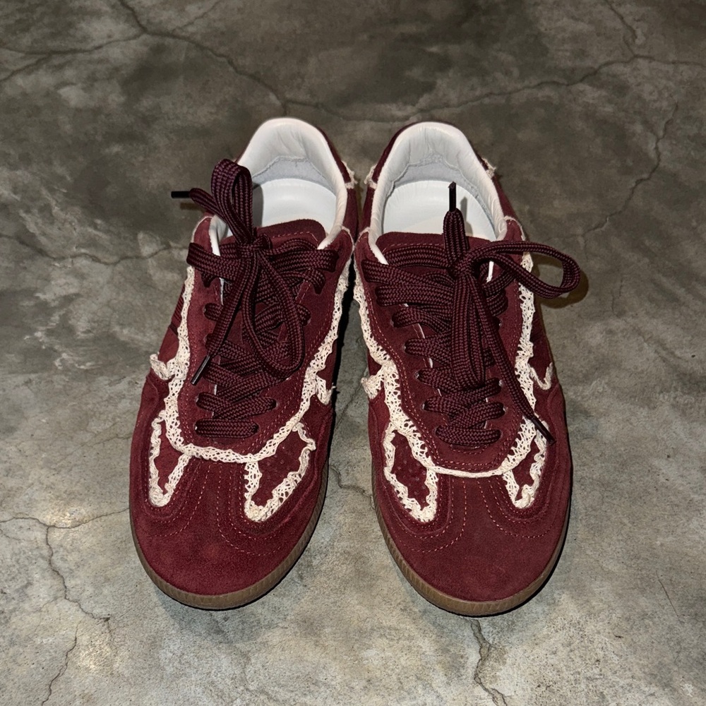 Alohas burgundy lace Women's Sneakers